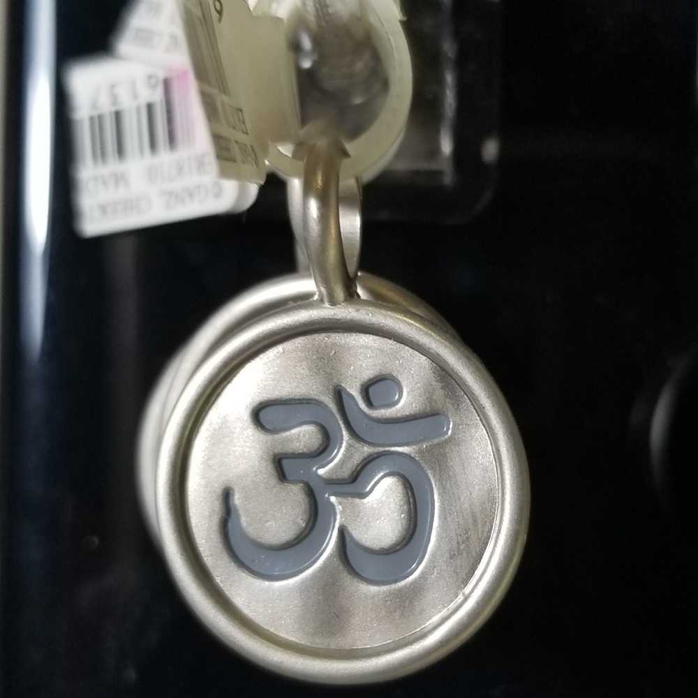 ✌ 5/$10 | Charm | (Hindu symbol "Om") | 1346